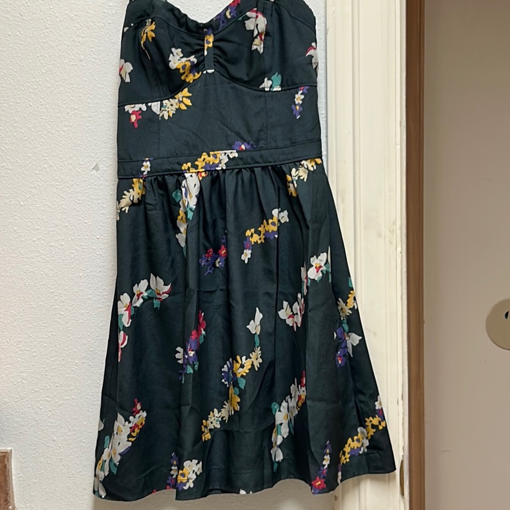 Strappy dress Grey with flowers; Yellow, Purple, Pink. corrugated stretch.